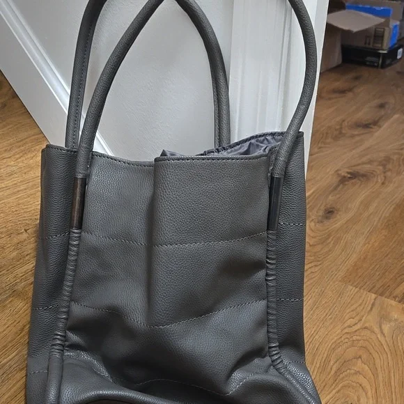 Gray Leather Tote Bag - Picture 1 of 2
